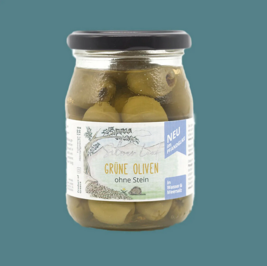 Grüne Oliven in Salzlake, ohne Stein
